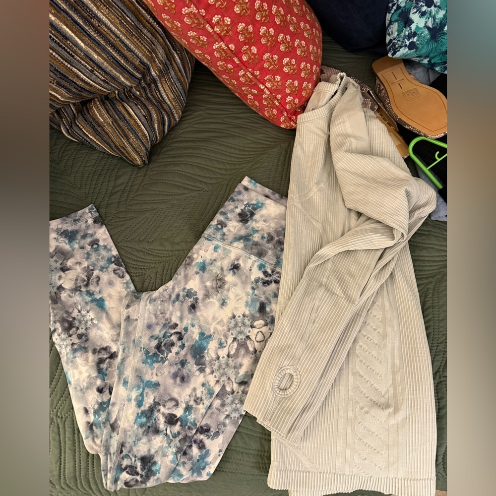 Lululemon Athletica Floral Blue and Gray Leggings